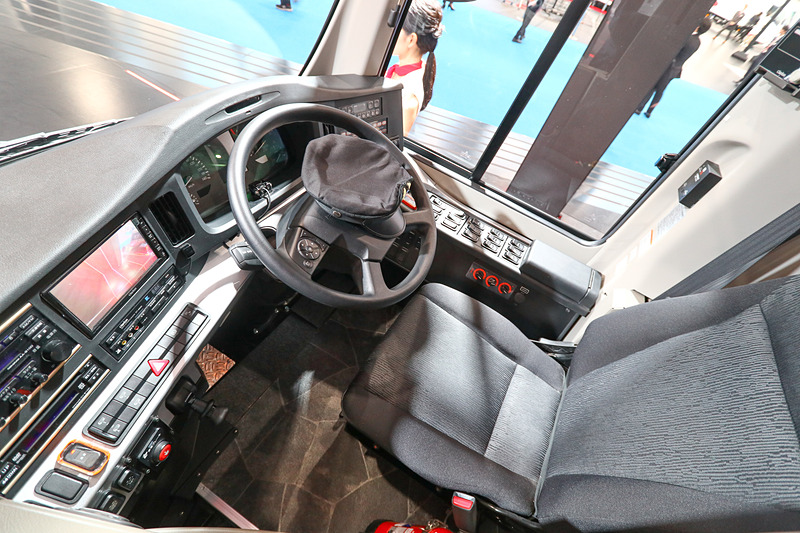 運転席ではバス運転士の制帽をかぶって写真が撮れる