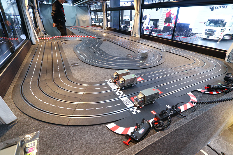 スロットレーシングカーはキャンターのもの