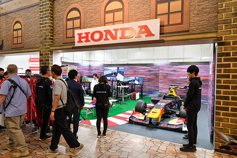 入口を入ってすぐのところにある本田技研工業ブース