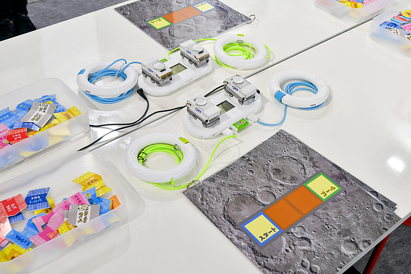 プログラミング体験で使うミニチュアやカード