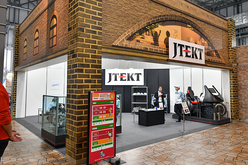 部品の組み立て体験ができるジェイテクトのブース