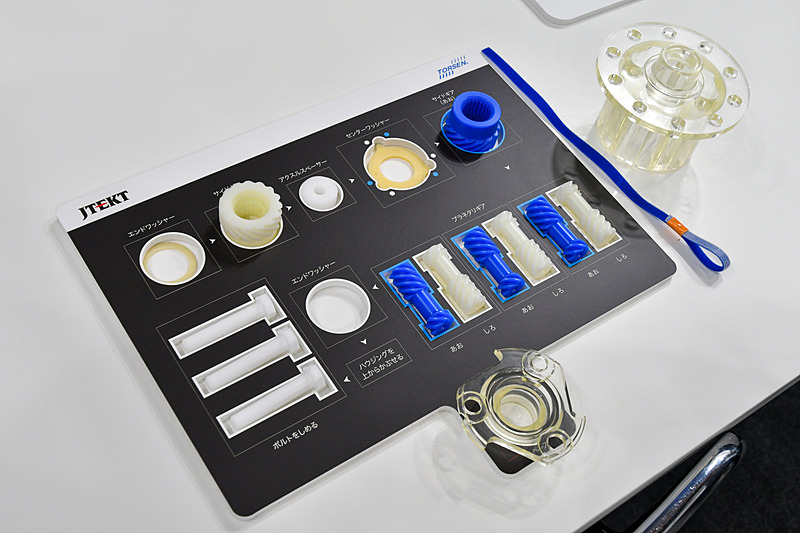 トルセンLSDを分解し、部品をボードにはめていく