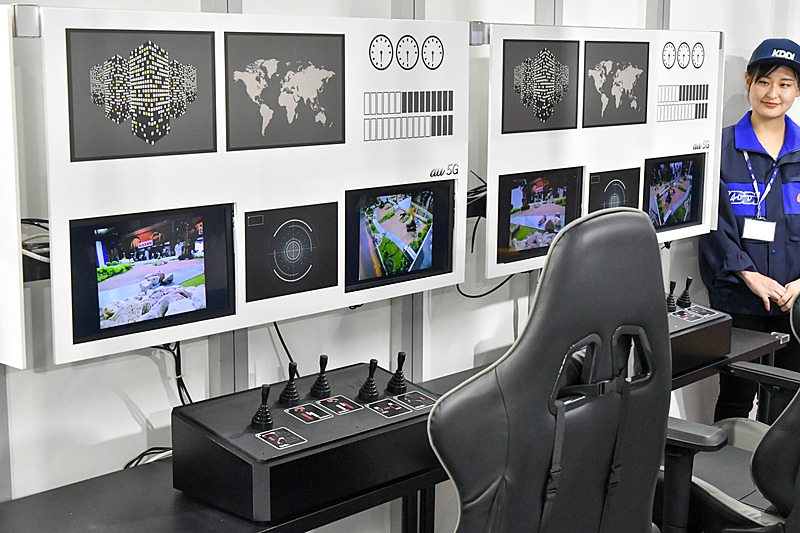 オペレーターは離れたところから遠隔操作する