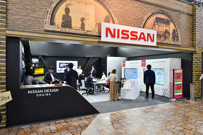 日産ブースではコンセプトカーデザインを体験