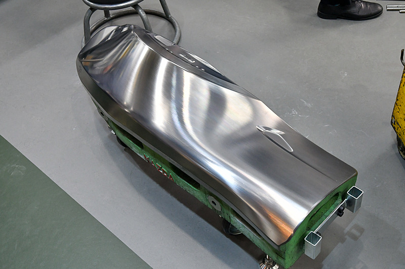 実際の金型もブースに置いてある