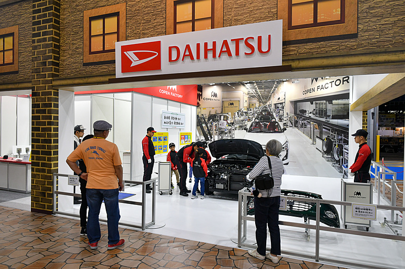 コペン ファクトリーを模したダイハツブース