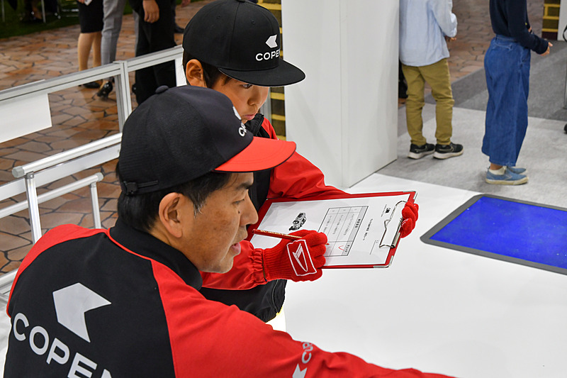 クルマの動作確認を検査していく