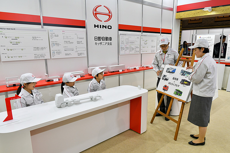 まずは商用車についての座学から始まる