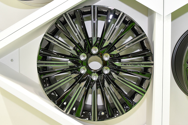 インフィニティ「QX80 LIMITED」純正採用ホイール