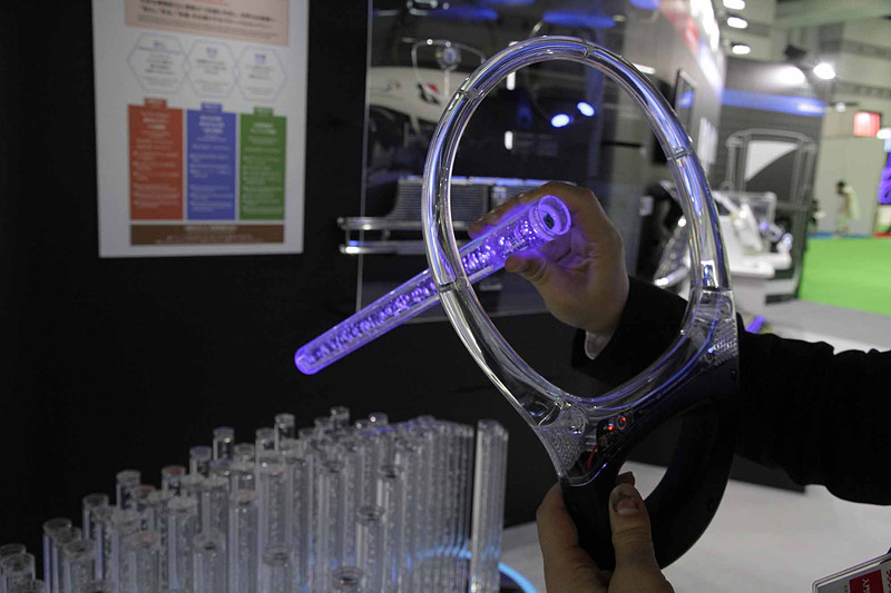 「e-Wave」ではワイヤレスで光や音を操作できる磁界共振式の給電技術を応用。自動車の電動化が進む中、ワイヤレス給電技術は車内照明などでの活用が期待される