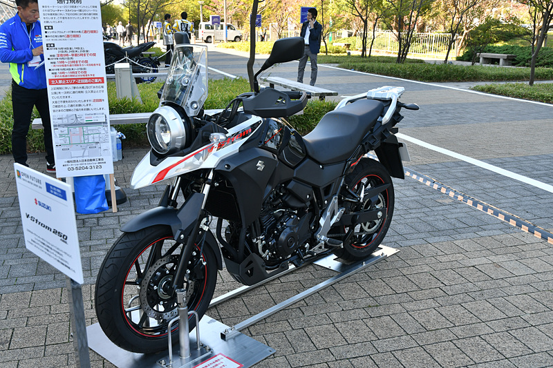 「スズキ Vストローム250 ABS」