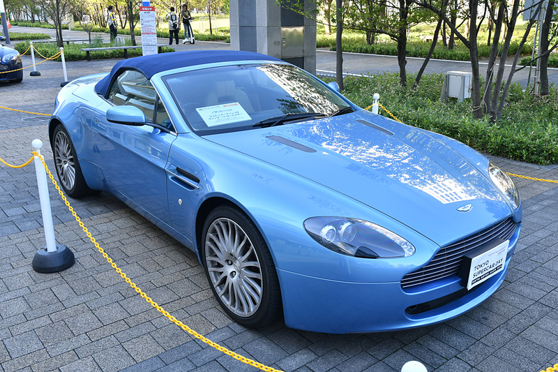 「アストンマーティン V8 ヴァンテージ ロードスター」