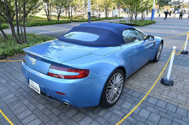 「アストンマーティン V8 ヴァンテージ ロードスター」