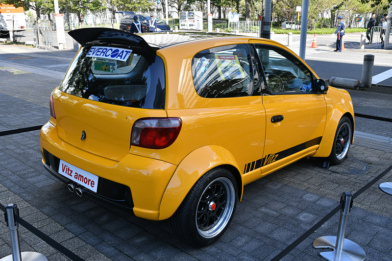 トヨタ東京自動車大学校によるカスタムカー「Vitz amore」