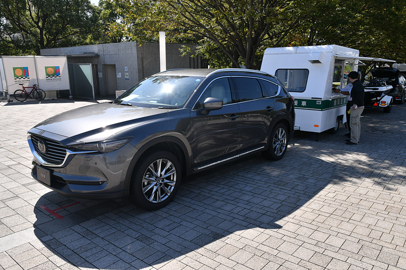 災害時の食事提供に活用できるキッチンカー「MAZDA CX-8」