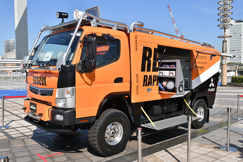 災害時の悪路で活躍できる救援車両をイメージした「Canter ATHENA」