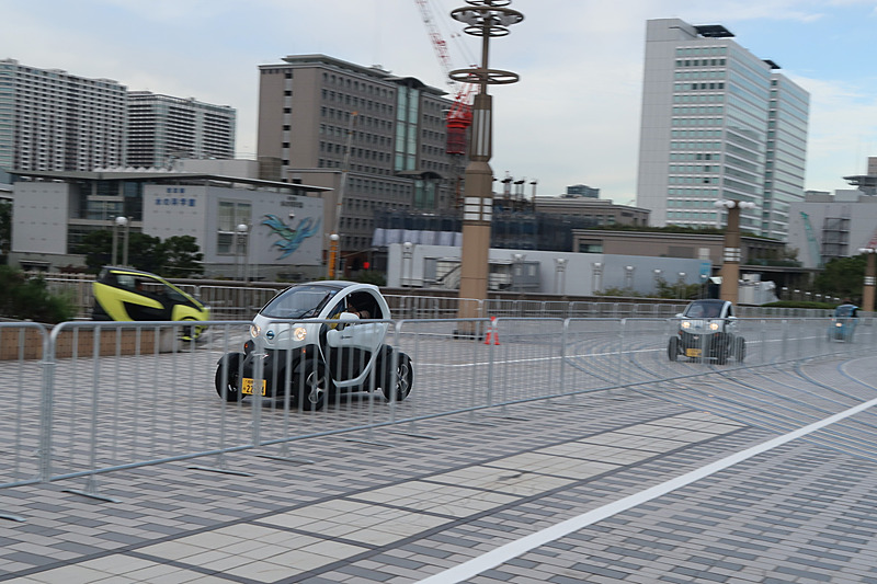 OPEN ROADの夢の大橋にコースを用意する超小型モビリティの試乗も人気を集めていた