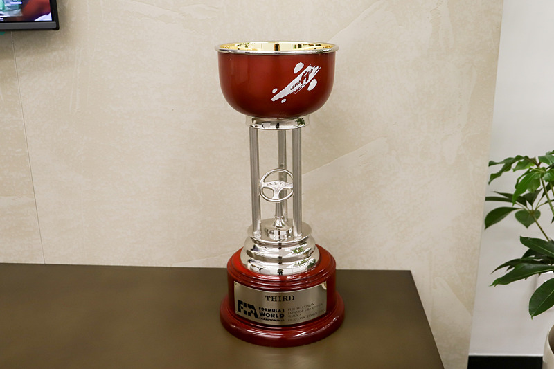 トロフィーもさりげなく展示