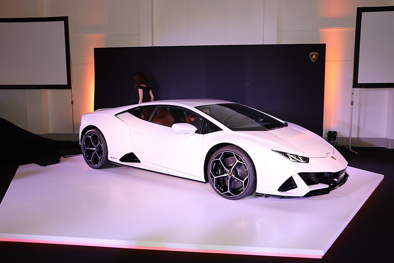 「ウラカン EVO」をアンベール