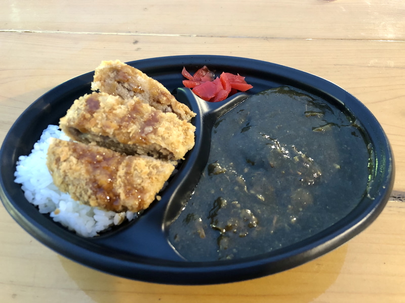 焼肉 芝浦の「和牛メンチカツカレー」（1200円）