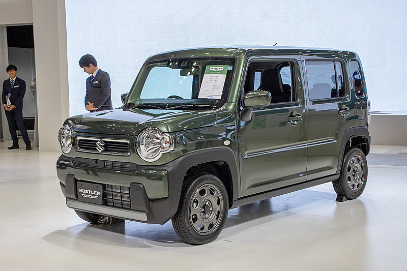 限られた全長の中でルーフを伸長させ、新しくクォーターウィンドウを採用