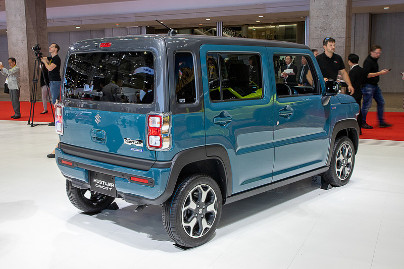 2トーンルーフは、ハードトップや幌をイメージしたL字型のデザインを新採用