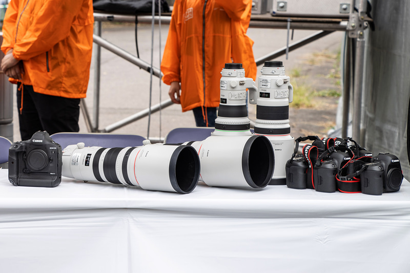 超望遠レンズとセットで「EOS-1D X Mark II」「EOS 5D Mark IV」「EOS 90D」のカメラボディも用意された