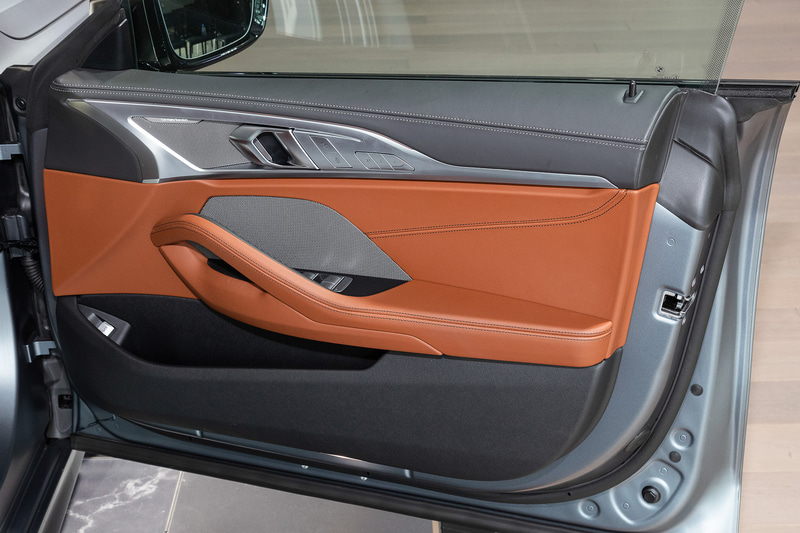 運転席ドアトリム