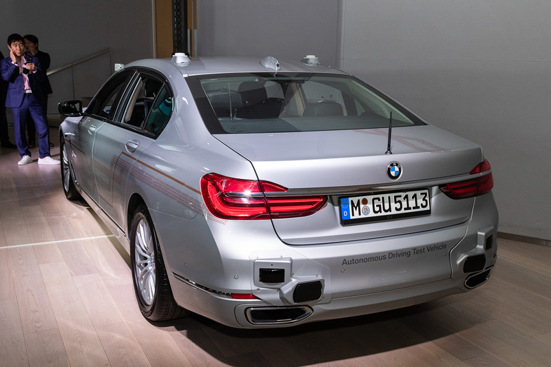 会場にはレベル4自動運転を実現する「7シリーズ」をベースとした「自動運転プロトタイプ車」も展示された