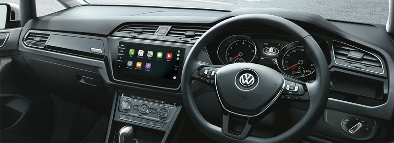 ゴルフ トゥーラン TDI Highlineをベースに、インテリアではレザーシート（パワーシート）、パワーランバーサポート（運転席）などを標準装備