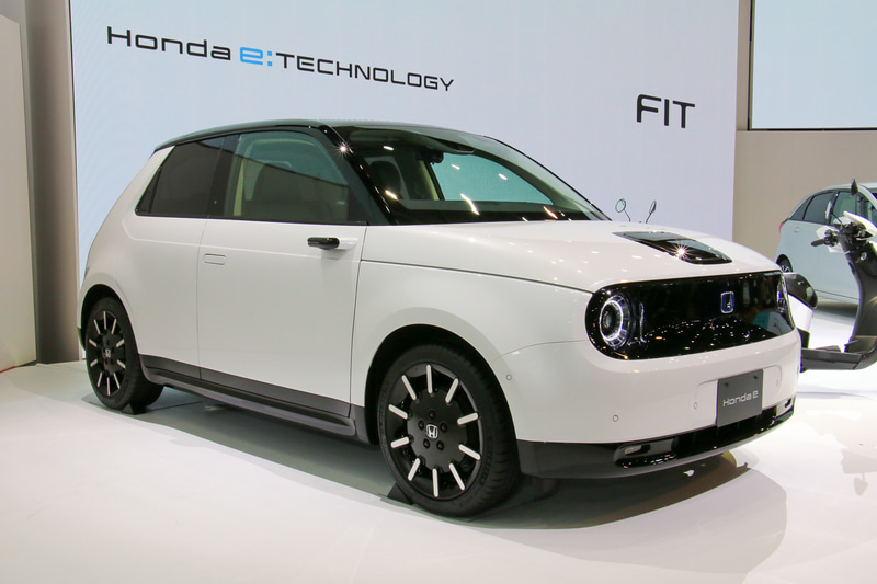 国内向けのプロトタイプとして右ハンドル仕様が初公開された「Honda e」