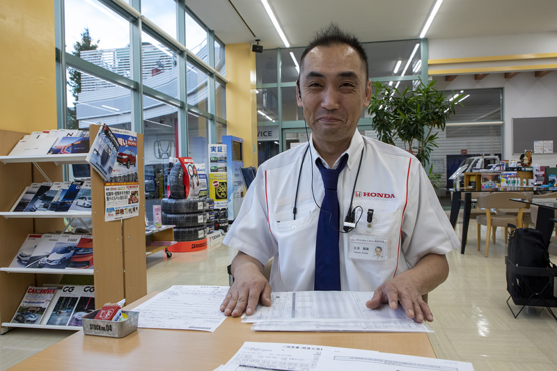 クルマから急がされ、ようやくホンダカーズ東京中央 調布インター店でオイル交換