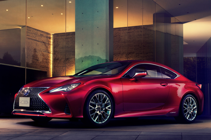 レクサスの2ドアクーペ「RC」一部改良