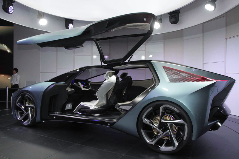 ボディ後方でもスピンドル形状を使い、全体で「スピンドルキャビン」としている