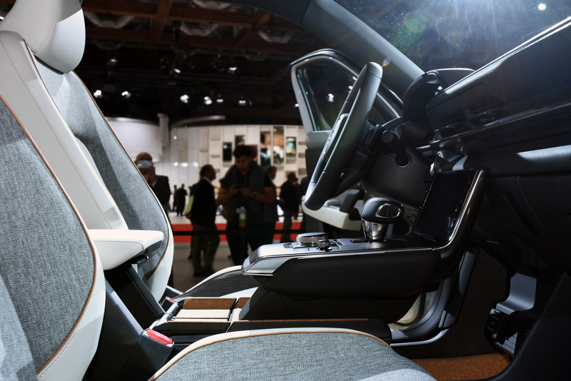 MX-30の新たな挑戦として、センターコンソールなどの素材にコルクを使用