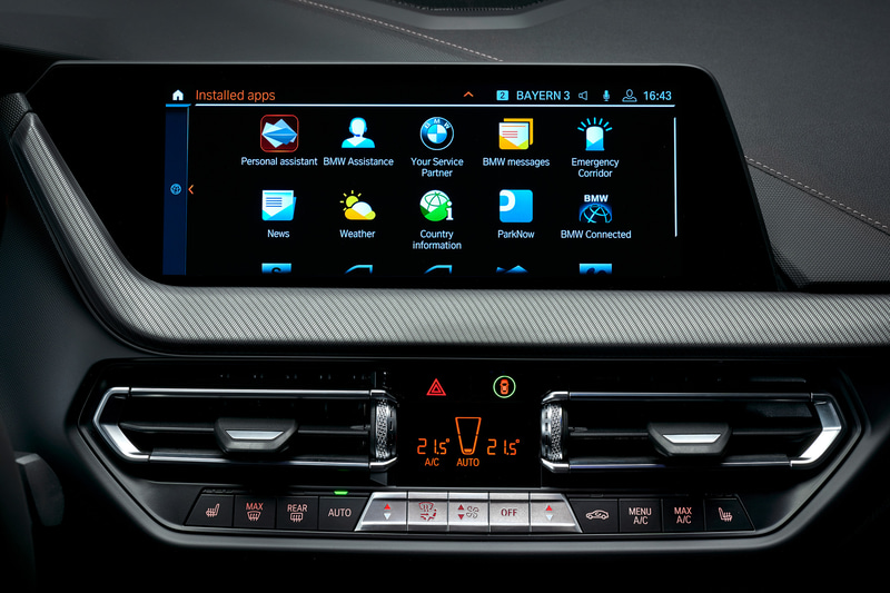 オプションの10.25インチ コントロール・ディスプレイも設定