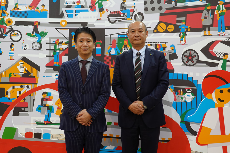 一般社団法人 日本自動車工業会 モーターショー特別委員会 委員長 長田准氏（左）、モーターショー室長 鈴木庸弘氏（右）。多くの人によって東京モーターショーは運営されている