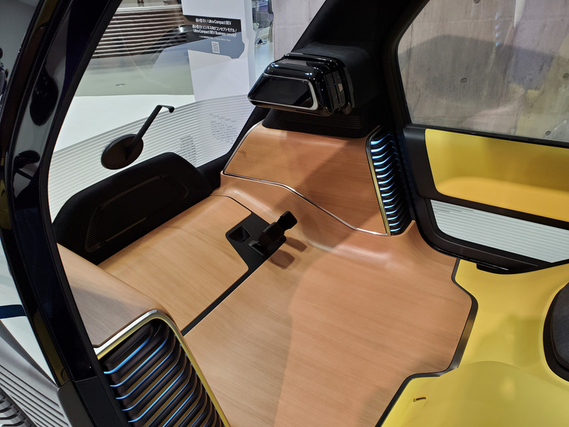 超小型EVのビジネス向けコンセプトモデル。レベル5の自動運転を意識した構造になっている