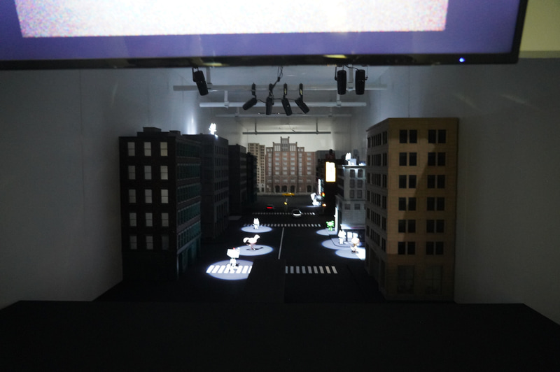 ライトで照らすと見えるが