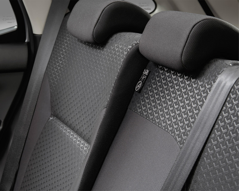 リアシートはリクライニングも可能