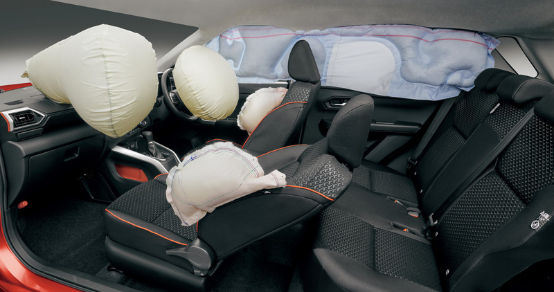 SRSサイドエアバッグ（運転席/助手席）、SRSカーテンシールドエアバッグ（前後席）、デュアルSRSエアバッグを全車標準装備