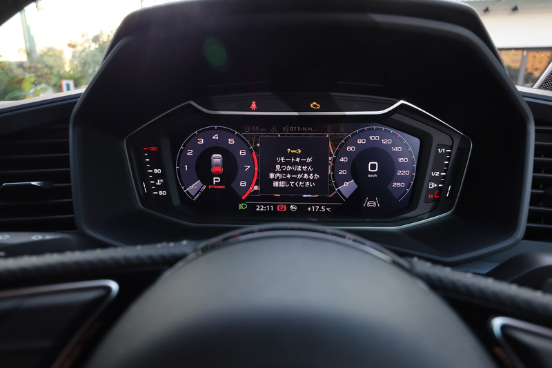 インテリアでは10.25インチのフル液晶ディスプレイ式のデジタルインストルメントクラスターを備えるほか、10.1インチのタッチスクリーンを備えた「MMIナビゲーションシステム」などを装備（写真はA1 スポーツバック 35 TFSI S line）