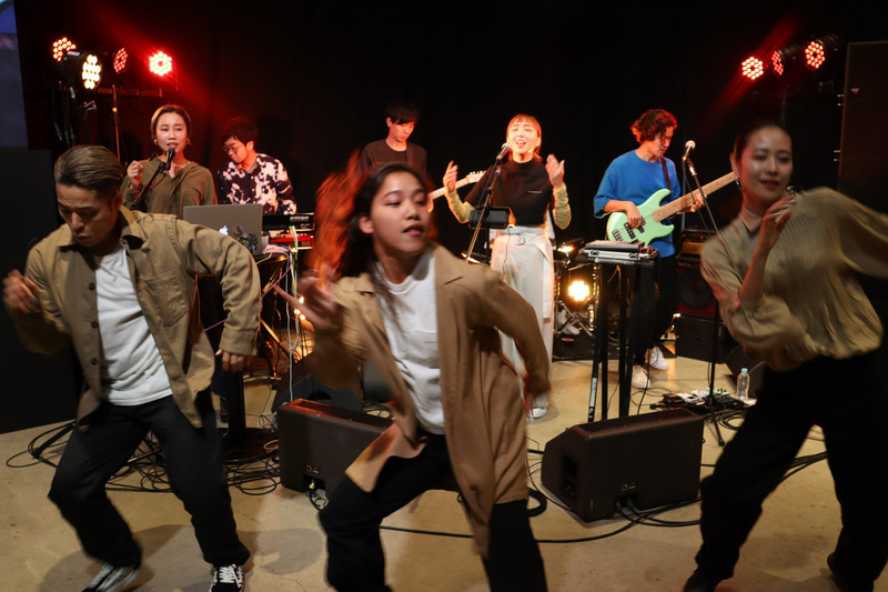 華やかな発表会が行なわれた