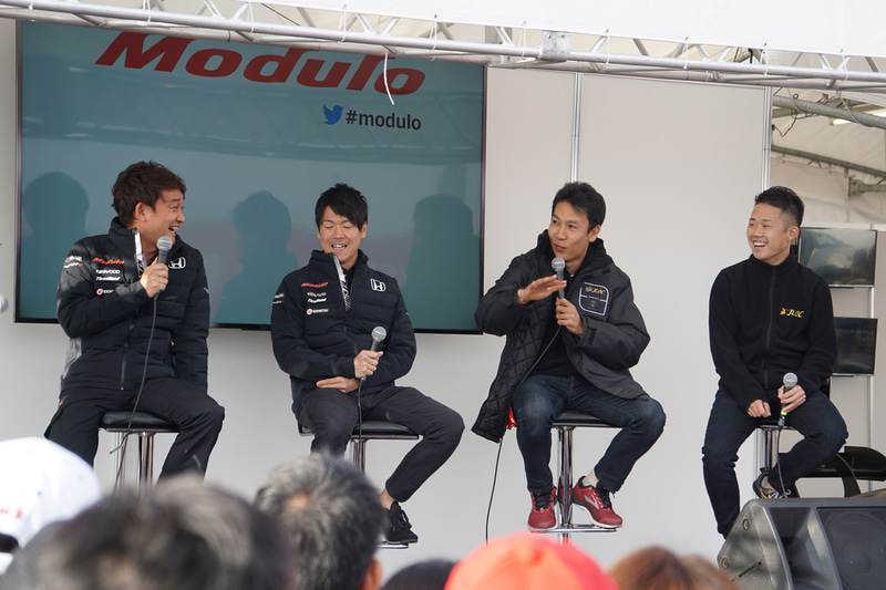 JLOCチームとModulo Drago CORSEチームのコラボで34号車 Modulo KENWOOD NSX GT3の道上龍選手と大津弘樹選手、88号車 マネパ ランボルギーニ GT3の小暮卓史選手と元嶋佑弥選手が共演