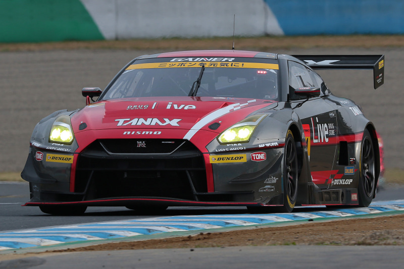 決勝レース優勝は11号車 GAINER TANAX GT-R（平中克幸/安田裕信組、DL）