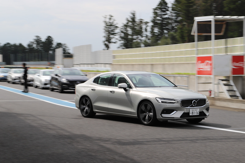 走行と座学の両方の環境が整っている袖ヶ浦フォレストレースウェイで新型「S60」の販売店向け研修が行なわれた