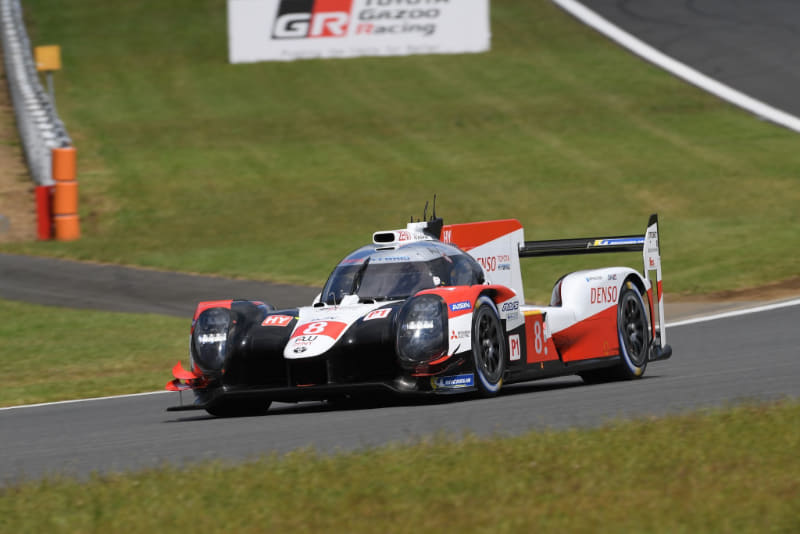 開幕戦で優勝した7号車（左）と8号車（右）には大幅なハンディキャップが与えられた