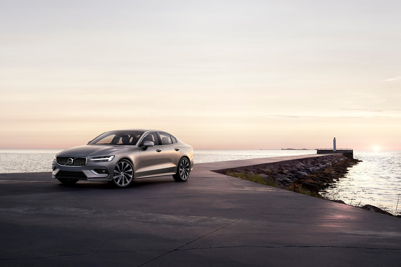 新型S60では全幅を先代比-15mmの1850mmに抑えることで、日本市場に配慮されたジャストサイズを実現