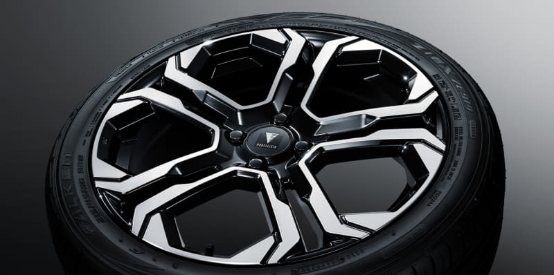 18インチアルミホイール＆タイヤセットは、エッジの効いたスポークがダイナミックでメカニカルな足下を演出するホイール「X-CLAW II」と「ファルケン ZIEX ZE914F」のセット