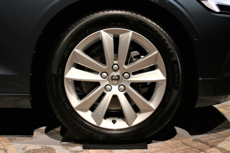 S60 T4 モメンタム